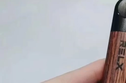 悦刻电子烟莫名其妙闪灯(悦刻电子烟抽完闪灯)